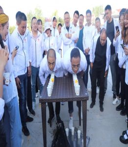 戮力齐心、齐心并力